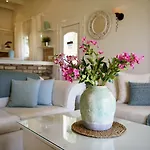 Sebastian's - Agios Gordios Otel